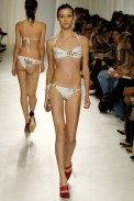 desfiles-lorenzomerlino-saopauloverao2006rtw-118