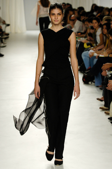 desfiles-lorenzomerlino-saopauloverao2006rtw-120