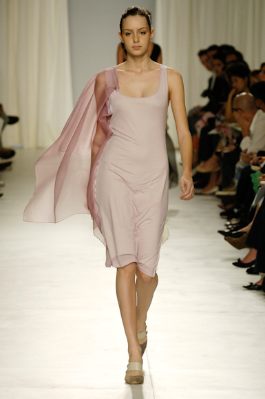 desfiles-lorenzomerlino-saopauloverao2006rtw-121