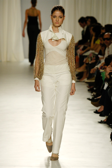 desfiles-lorenzomerlino-saopauloverao2006rtw-126