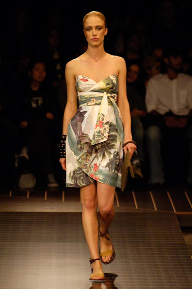 desfiles-osklen-saopauloverao2006rtw-130
