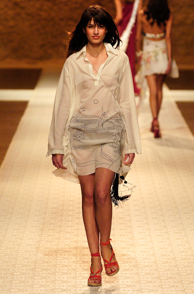 desfiles-patachou-saopauloverao2006rtw-114