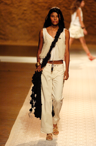 desfiles-patachou-saopauloverao2006rtw-124