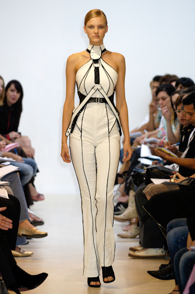 desfiles-pedrolourenco-saopauloverao2006rtw-103