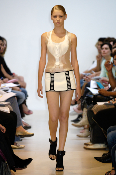 desfiles-pedrolourenco-saopauloverao2006rtw-107