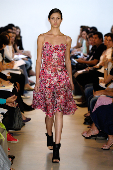 desfiles-pedrolourenco-saopauloverao2006rtw-114