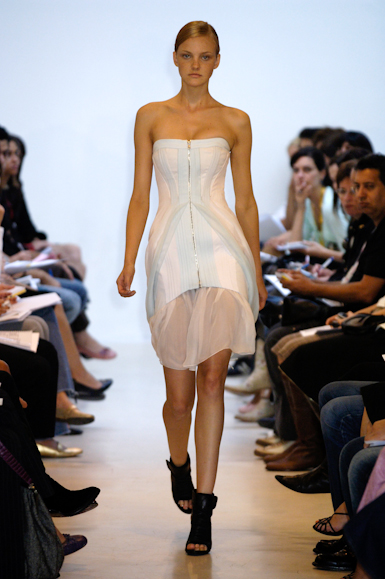 desfiles-pedrolourenco-saopauloverao2006rtw-121