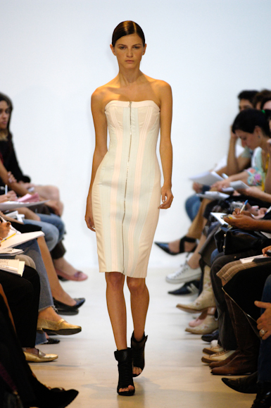 desfiles-pedrolourenco-saopauloverao2006rtw-123