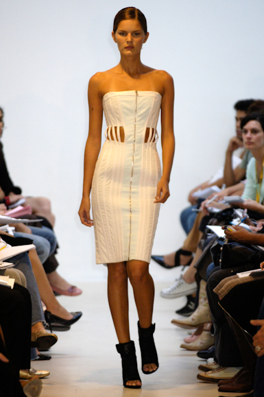 desfiles-pedrolourenco-saopauloverao2006rtw-124