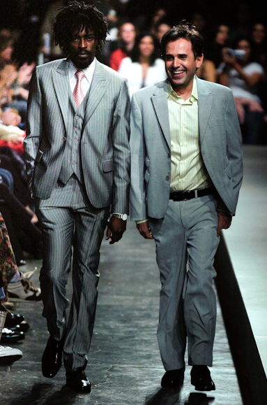 desfiles-ricardoalmeida-saopauloverao2006rtw-100