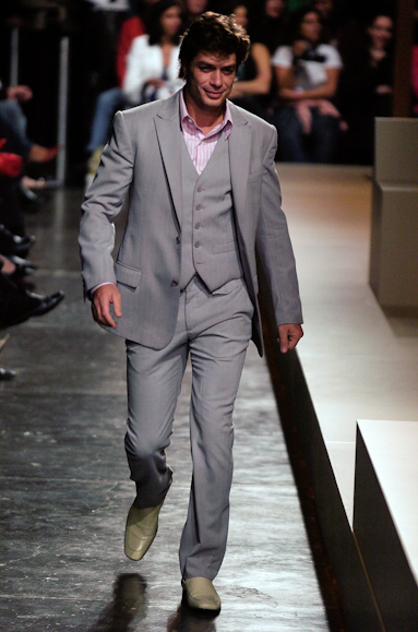desfiles-ricardoalmeida-saopauloverao2006rtw-103