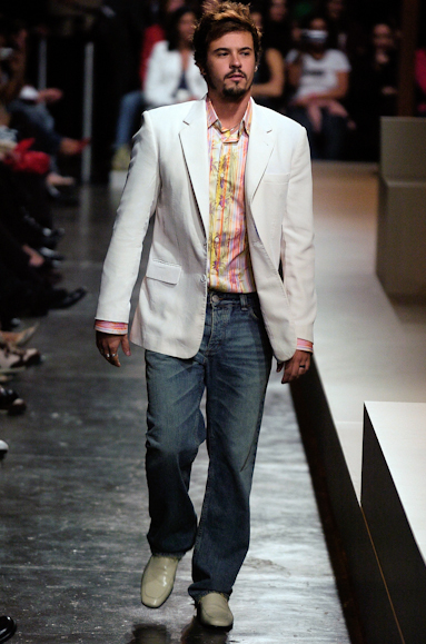 desfiles-ricardoalmeida-saopauloverao2006rtw-104