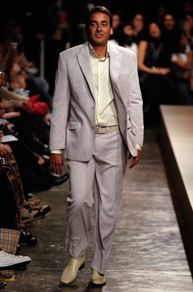 desfiles-ricardoalmeida-saopauloverao2006rtw-106