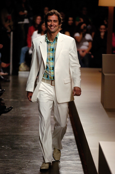 desfiles-ricardoalmeida-saopauloverao2006rtw-109