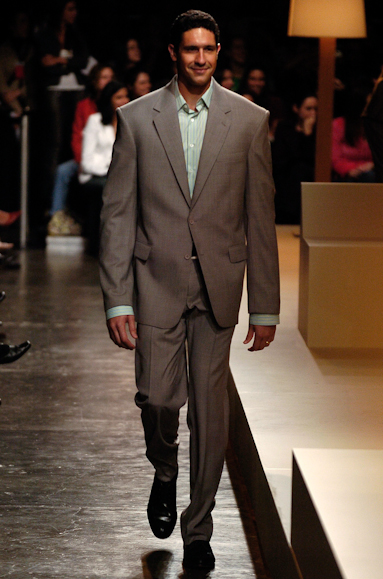 desfiles-ricardoalmeida-saopauloverao2006rtw-111