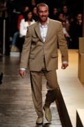 desfiles-ricardoalmeida-saopauloverao2006rtw-115