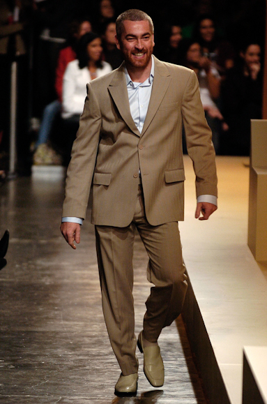 desfiles-ricardoalmeida-saopauloverao2006rtw-115