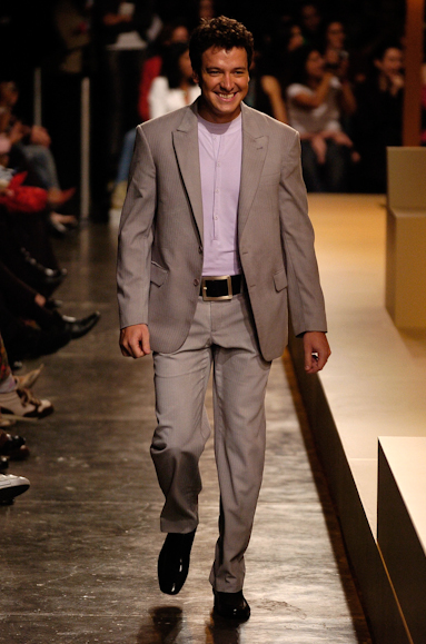 desfiles-ricardoalmeida-saopauloverao2006rtw-116