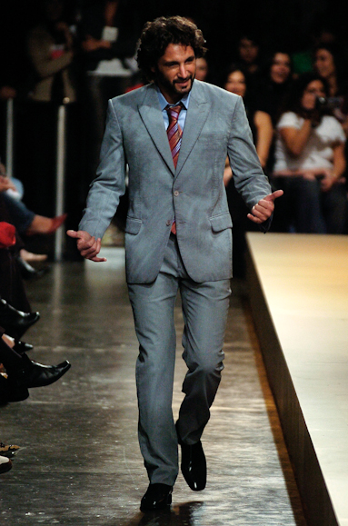 desfiles-ricardoalmeida-saopauloverao2006rtw-125