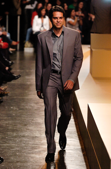 desfiles-ricardoalmeida-saopauloverao2006rtw-128