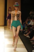 desfiles-animale-rioverao2006rtw-117
