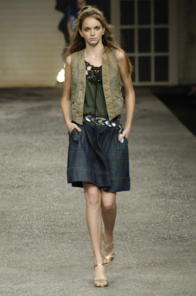 desfiles-colcci-rioverao2006rtw-107