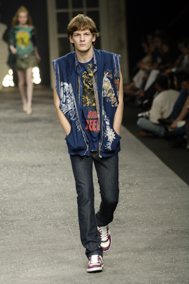 desfiles-colcci-rioverao2006rtw-108