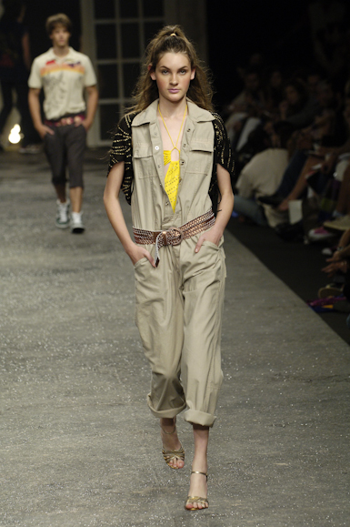 desfiles-colcci-rioverao2006rtw-110