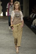 desfiles-colcci-rioverao2006rtw-112