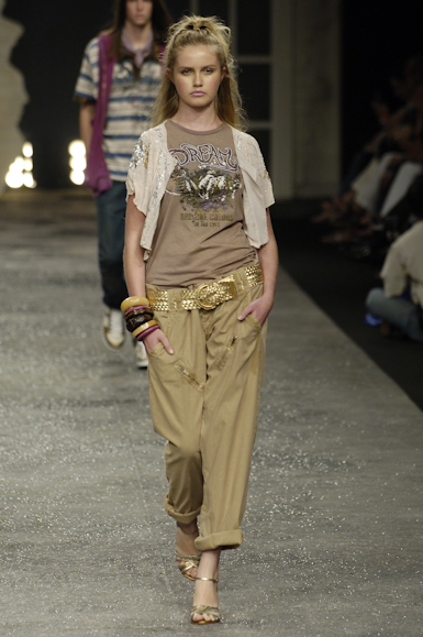 desfiles-colcci-rioverao2006rtw-112