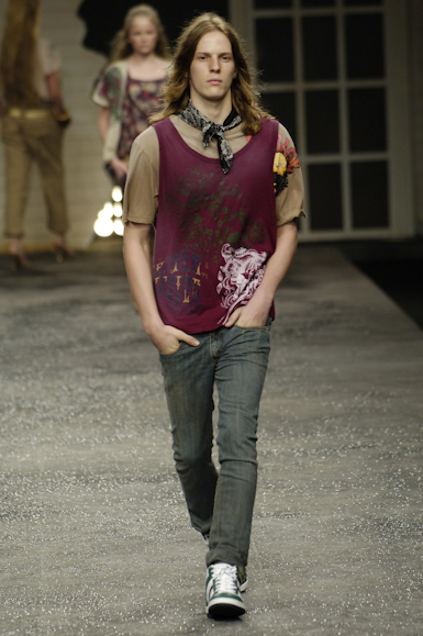 desfiles-colcci-rioverao2006rtw-114