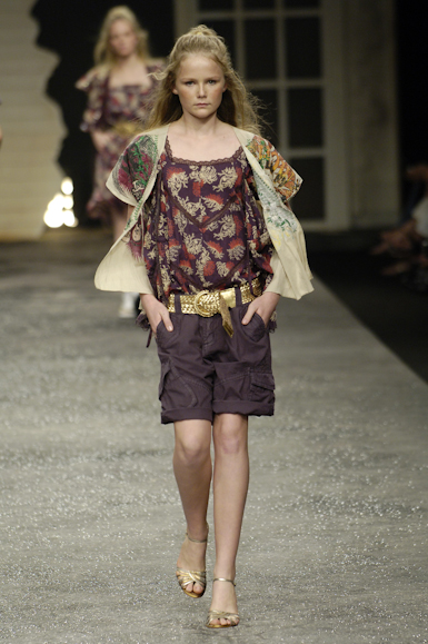 desfiles-colcci-rioverao2006rtw-115