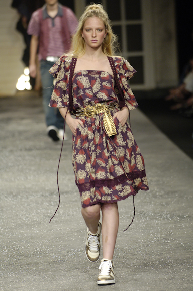 desfiles-colcci-rioverao2006rtw-116