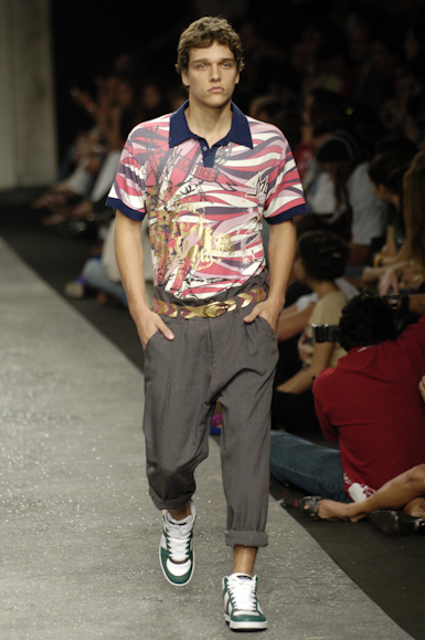 desfiles-colcci-rioverao2006rtw-121