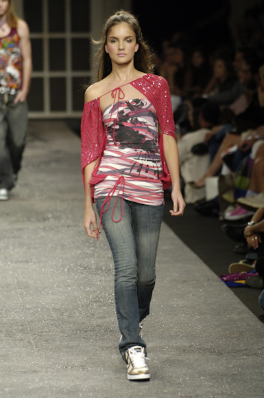 desfiles-colcci-rioverao2006rtw-122