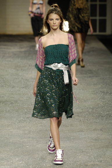 desfiles-colcci-rioverao2006rtw-126
