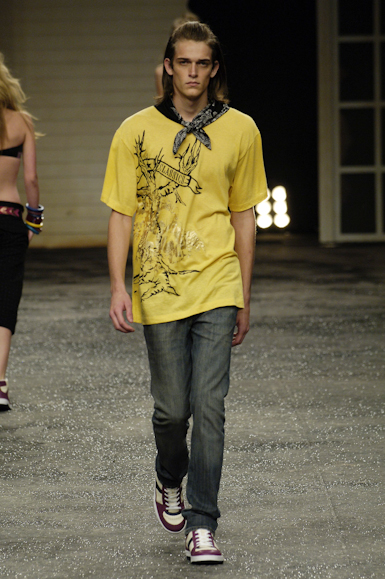 desfiles-colcci-rioverao2006rtw-128