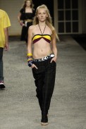 desfiles-colcci-rioverao2006rtw-129