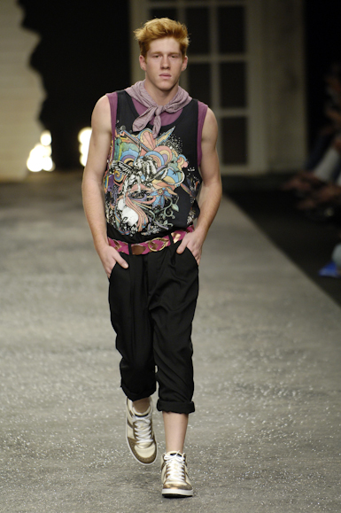 desfiles-colcci-rioverao2006rtw-139