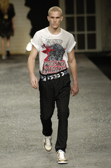 desfiles-colcci-rioverao2006rtw-142