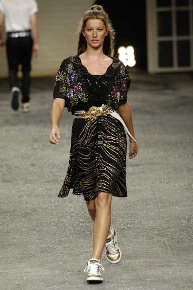desfiles-colcci-rioverao2006rtw-143