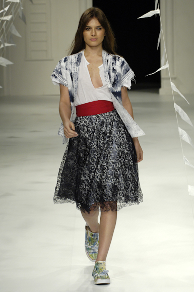 desfiles-gracaottoni-rioverao2006rtw-101