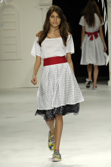 desfiles-gracaottoni-rioverao2006rtw-102