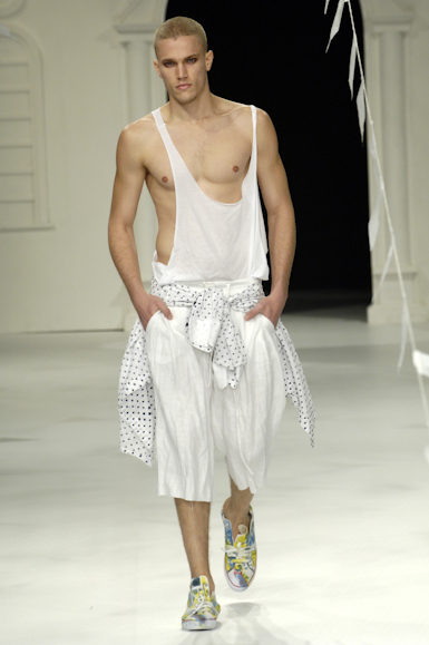 desfiles-gracaottoni-rioverao2006rtw-104