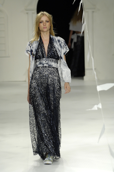 desfiles-gracaottoni-rioverao2006rtw-105