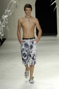 desfiles-gracaottoni-rioverao2006rtw-106