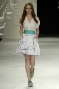 desfiles-gracaottoni-rioverao2006rtw-108