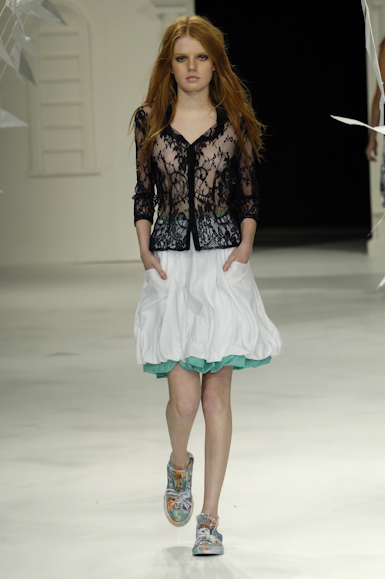 desfiles-gracaottoni-rioverao2006rtw-109