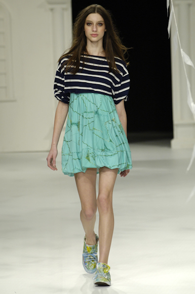 desfiles-gracaottoni-rioverao2006rtw-110