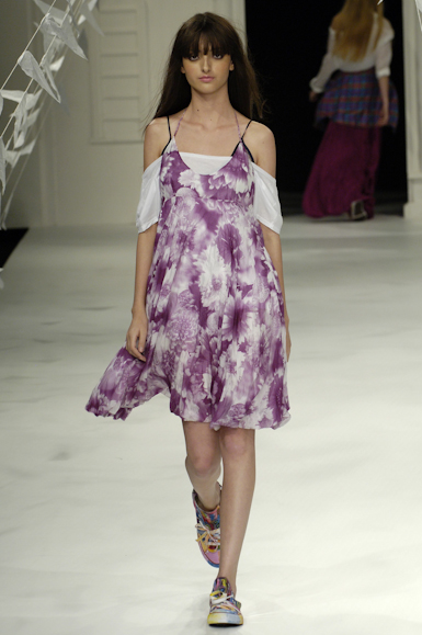 desfiles-gracaottoni-rioverao2006rtw-124
